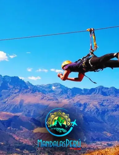 Turista en Zip Line | Mandalas Peru Travel