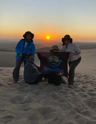 turistas en la huacachina | Mandalas Peru Travel