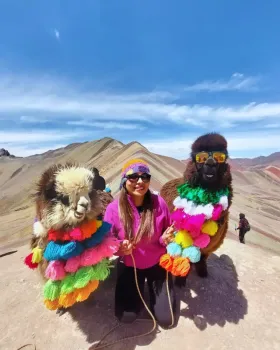  Turista-en-la-montaña-7-colores-con-llamas | Mandalas-Peru-Travel