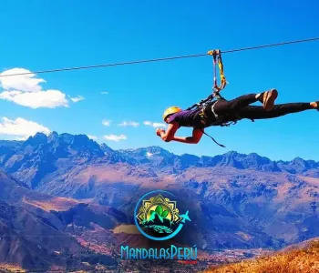 Turista en Zip Line | Mandalas Peru Travel