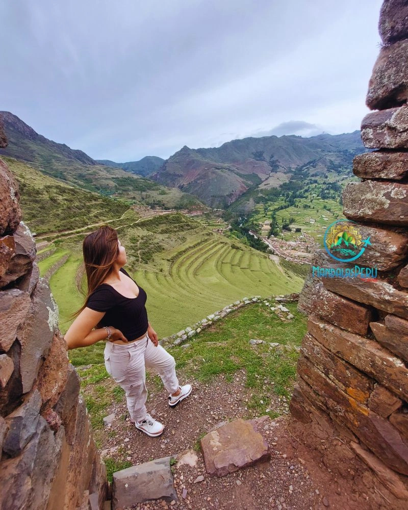 Pisac y su encanto entre terrazas y cielo