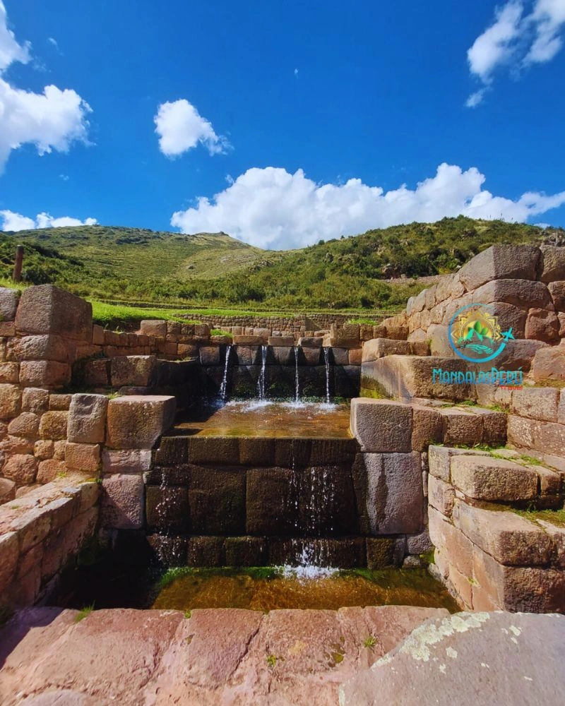 Tipón donde el agua habla y fluye con sabiduría