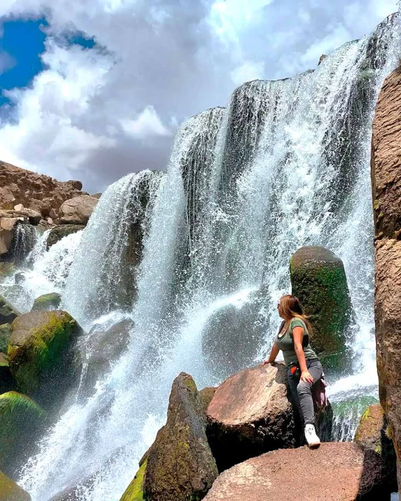 Catarata-de-Pillones-y-Bosque-de-Piedras-Arequipa-Full-Day – excursión-desde- Arequipa- con-paisajes -naturale