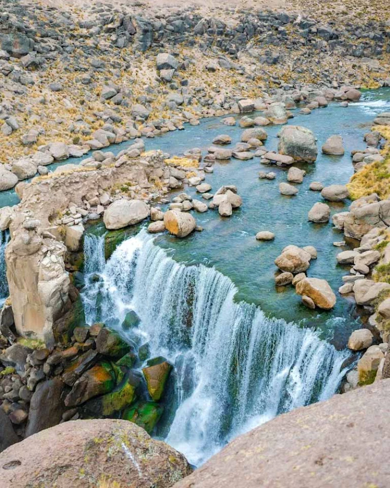 Catarata-de-Pillones-y-Bosque-de-Piedras-Arequipa-Full-Day – excursión-desde- Arequipa- con-paisajes -naturale