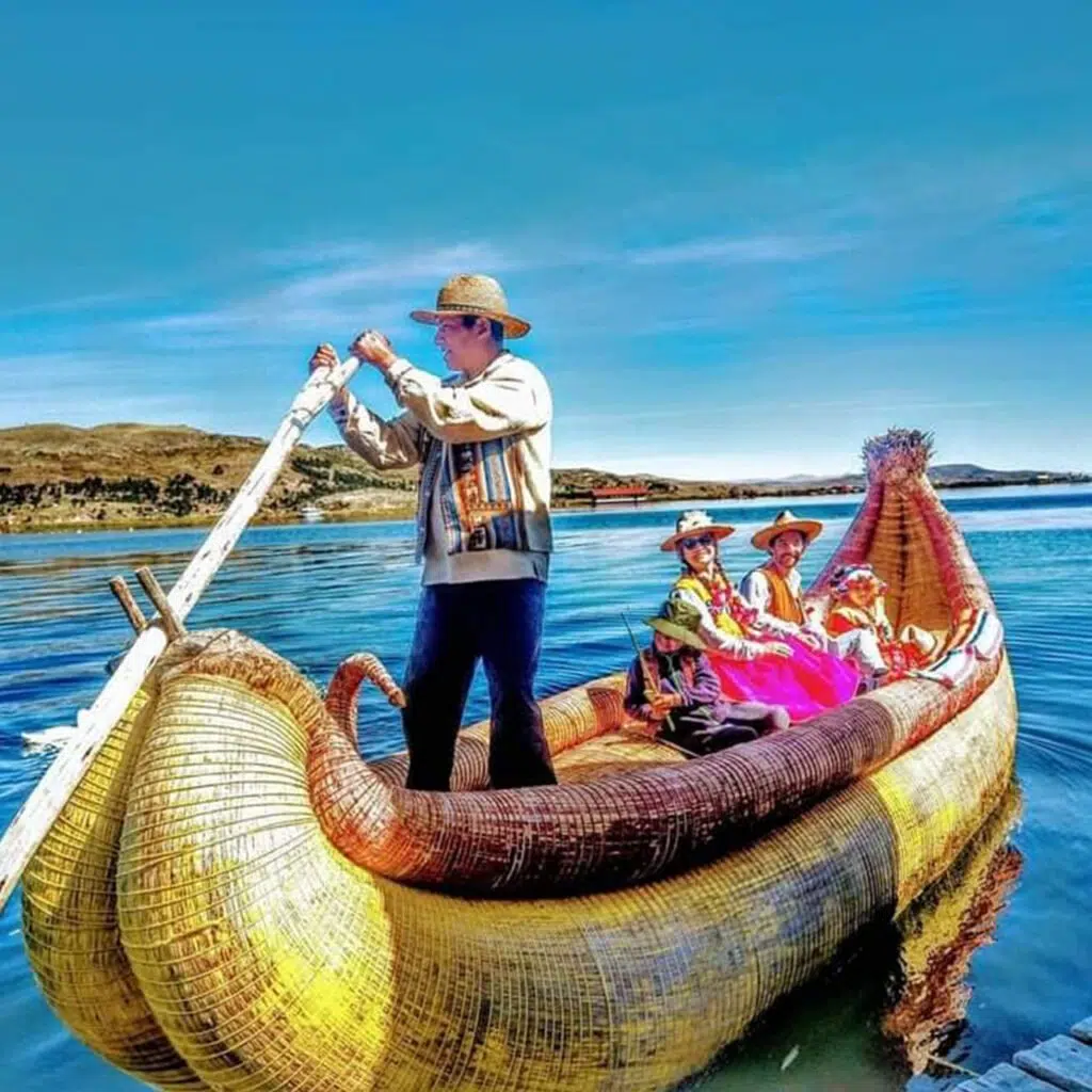 uros una islas muy taradicional donde se quedo en el tiempo