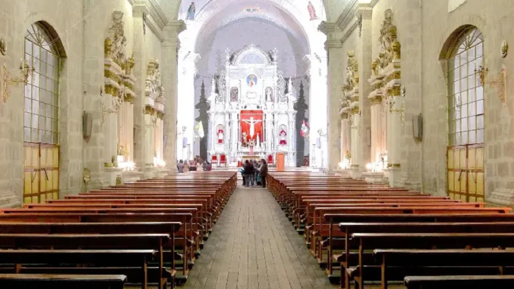 Catedral de Puno en la Plaza de Armas