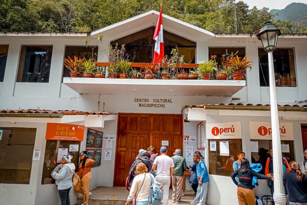 Centro Cultural en Aguas Calientes donde los viajeros adquieren los tickets de contingencia