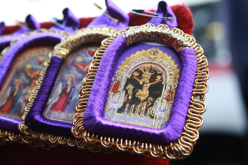 Festividad del Señor de los Milagros alfombras florales en Cusco